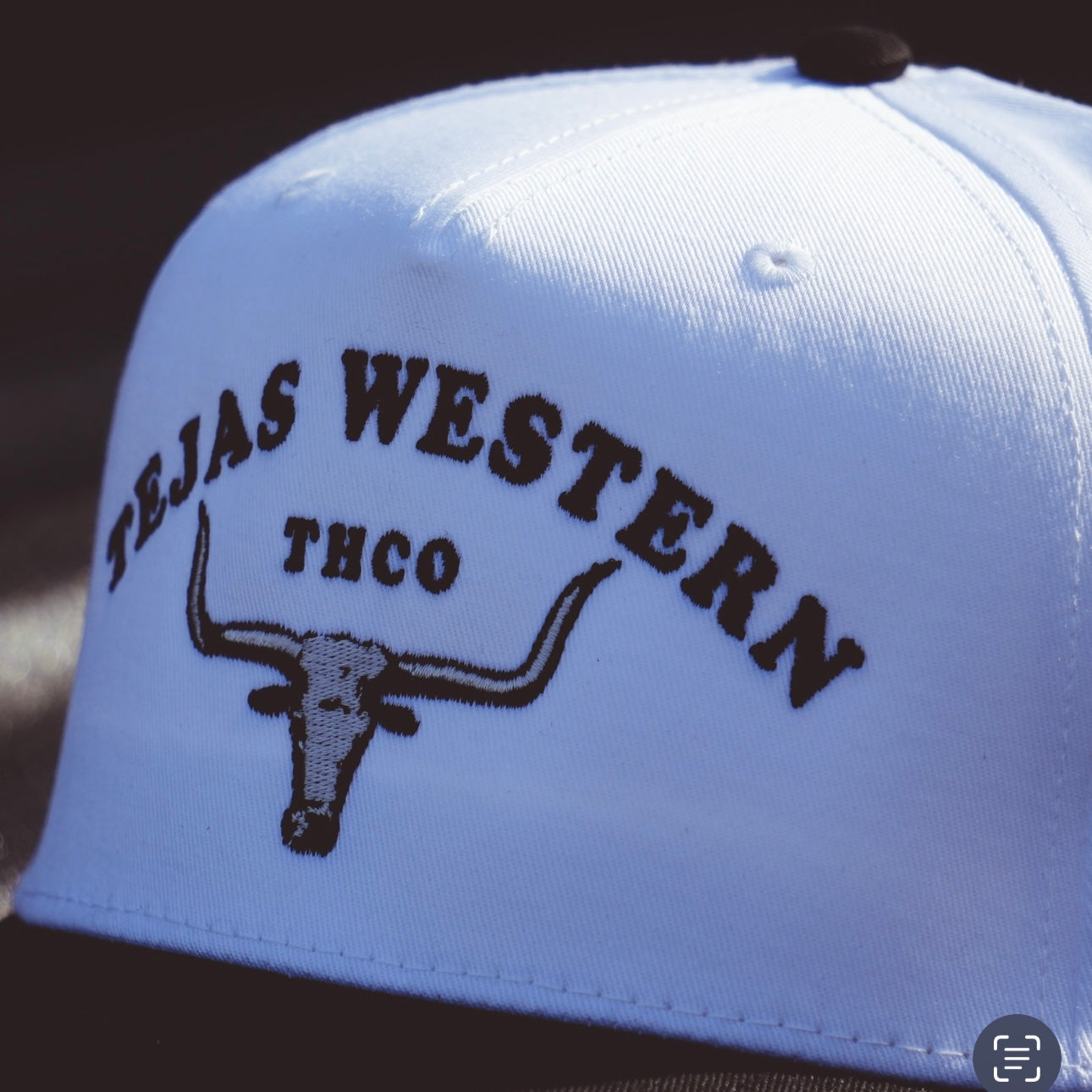 “Lamesa” White/Black